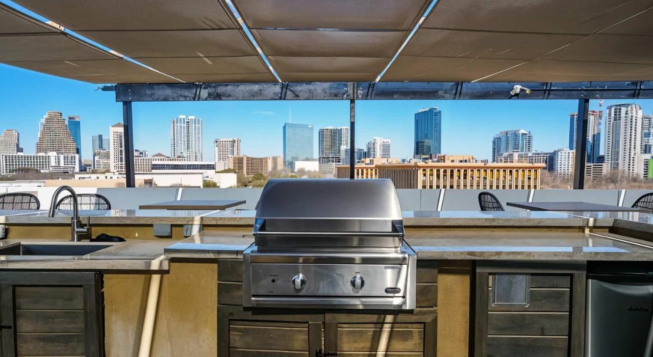 Boulevard Stays Prime SoCo 2BR Walk Downtown Pool Gym Parking - 2
