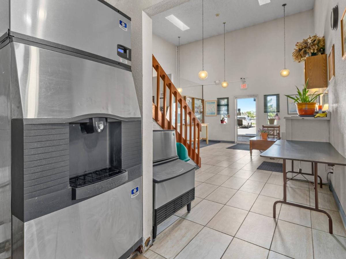 Luxury Inn — photo 12