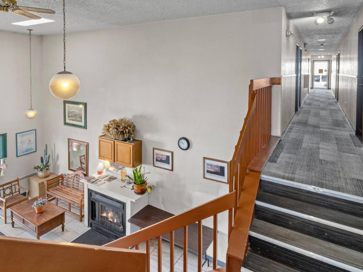 Luxury Inn — photo 14