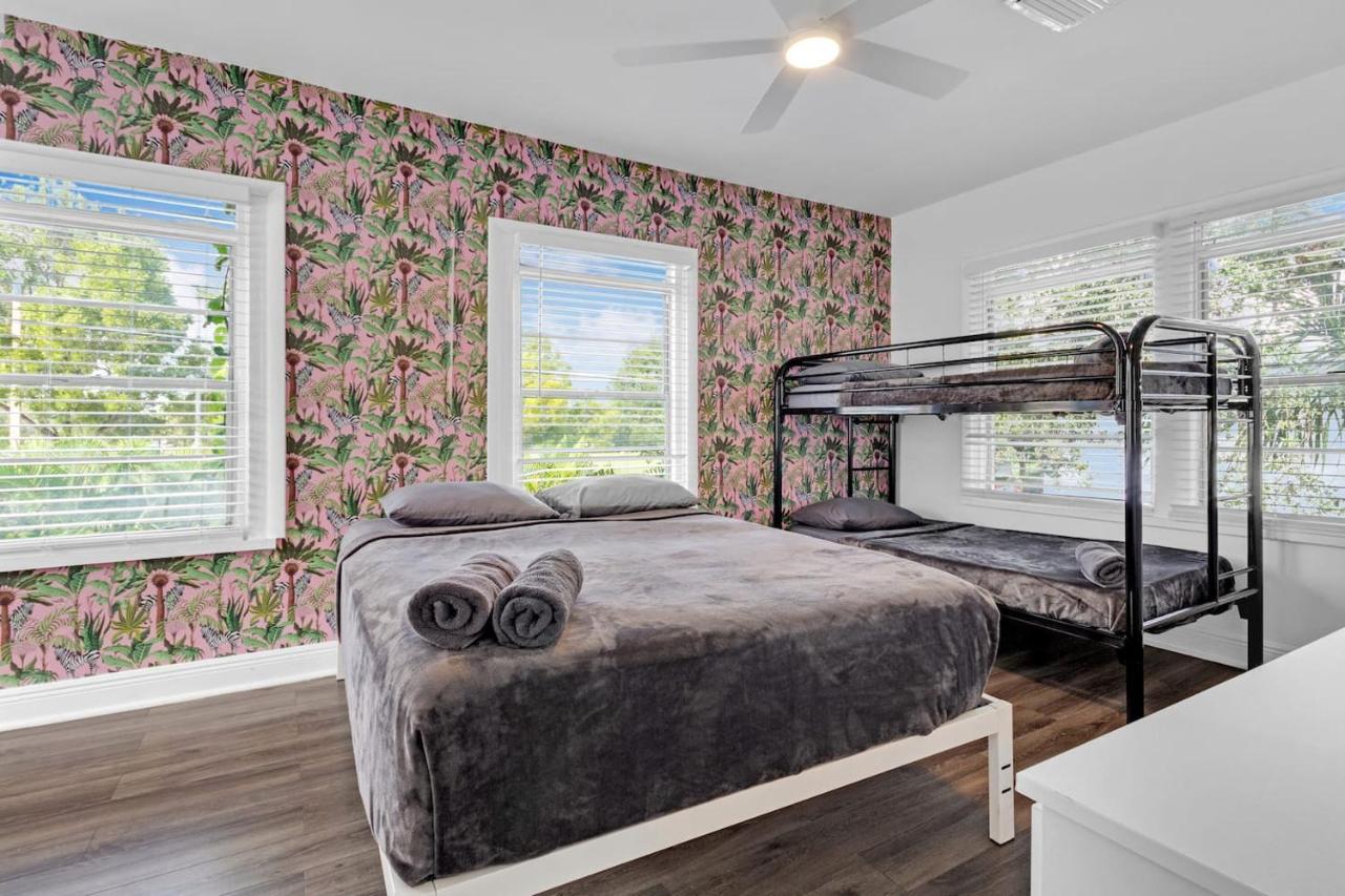 The Purple Paradise PoolHot Tub Little Havana - 2