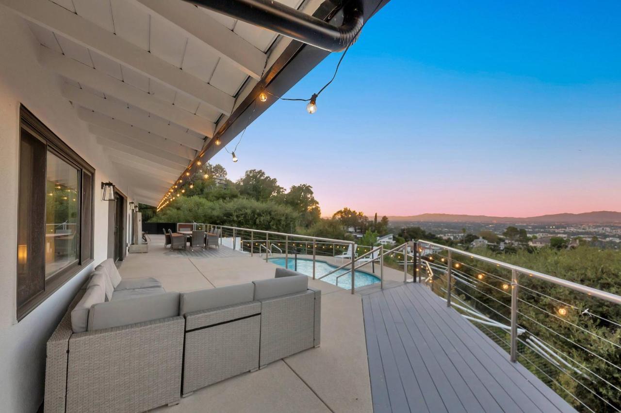 4BR Hilltop Villa by Universal Studios with Pool and Amazing Views - 3