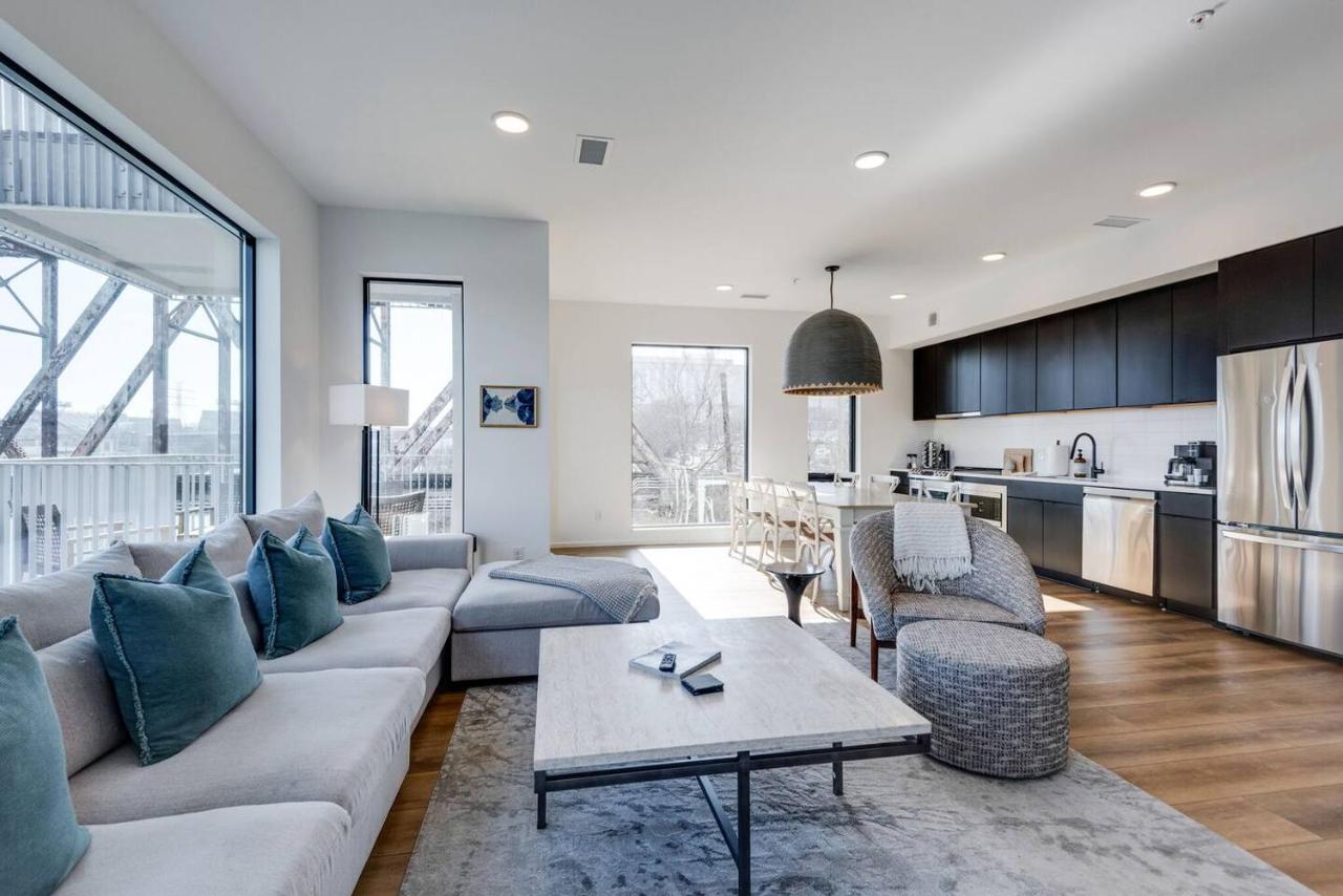Boutique Condo on Nashville Riverfront- Park Free