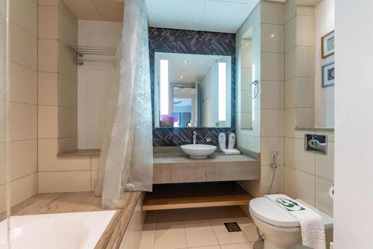 Luxurious 1 Bed in Damac Paramount - P K Holidays - 3