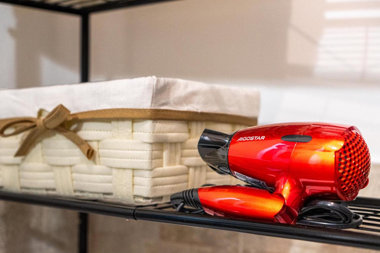 Rosa Homes THE YELLOW - Genoa Center, near the Metro, Aquarium - 3