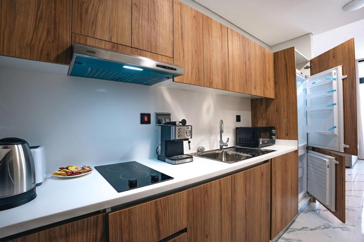 Vista Studio Walk to Galleria & Downtown - 4