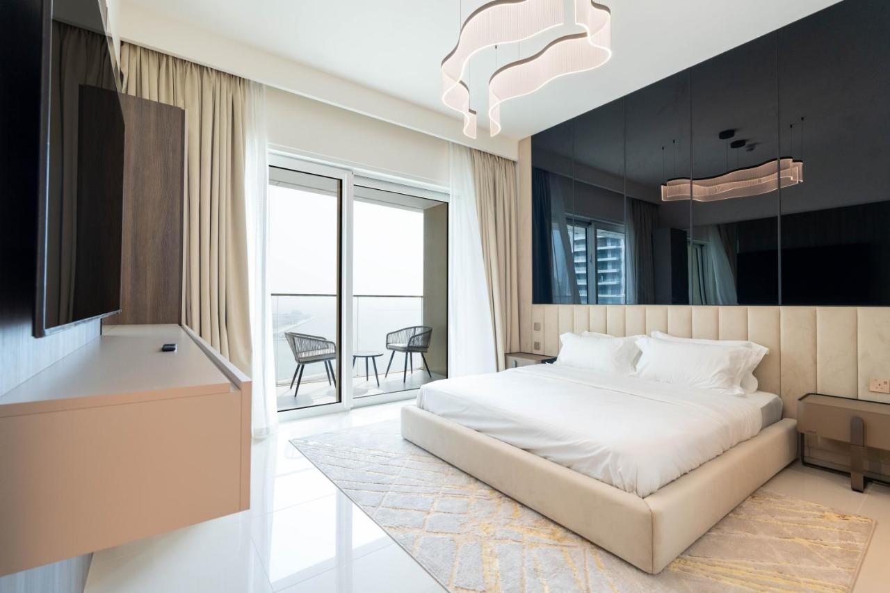 KeyRock - Stylish 2BR Apt with Palm Jumeirah View, Balcony , Pool & Gym Access - 4