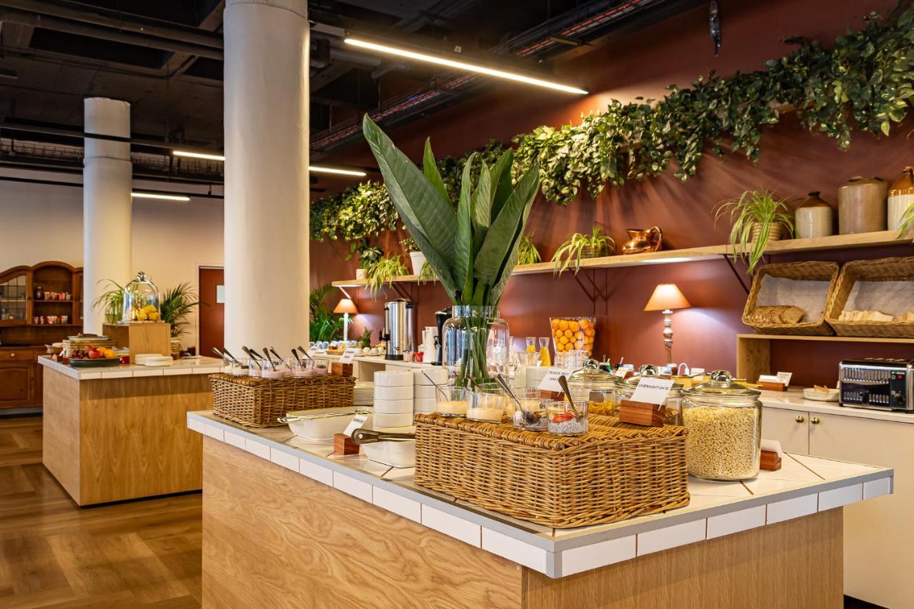 ITC Hospitality - One Thibault Hotel - 5