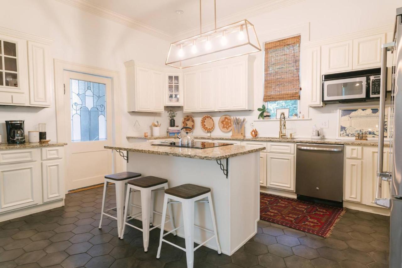 Historic Gem: 4 BR with POOL, walk to all hotspots - 4