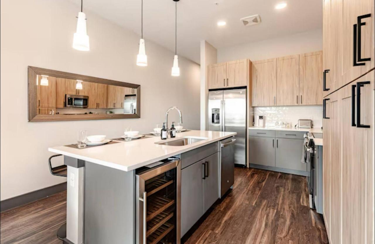 Relaxed 2BR Stay Near Domain & Central Aux - 4