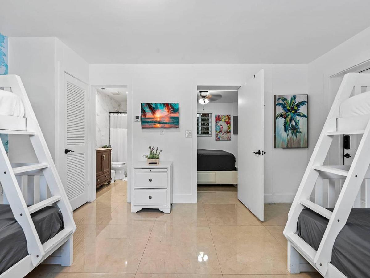 Villa Ciao Bella Sleeps 25 Pool Hot Tub - 2