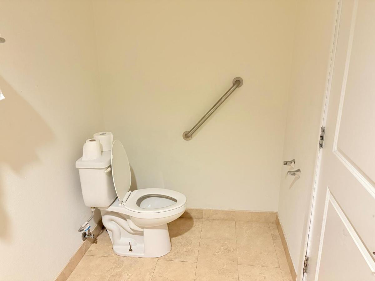 Westwood Inn Extended Stay Gonzales TX — photo 9