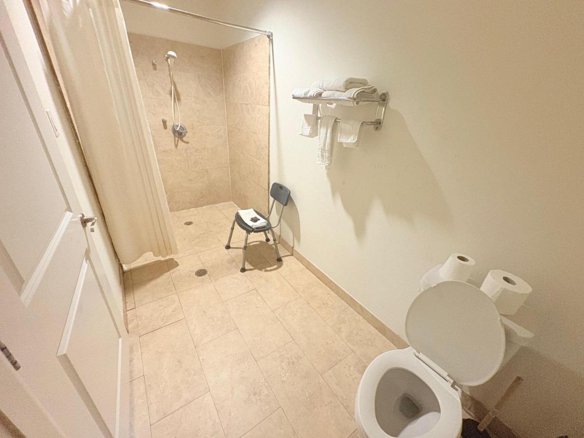 Westwood Inn Extended Stay Gonzales TX — photo 10