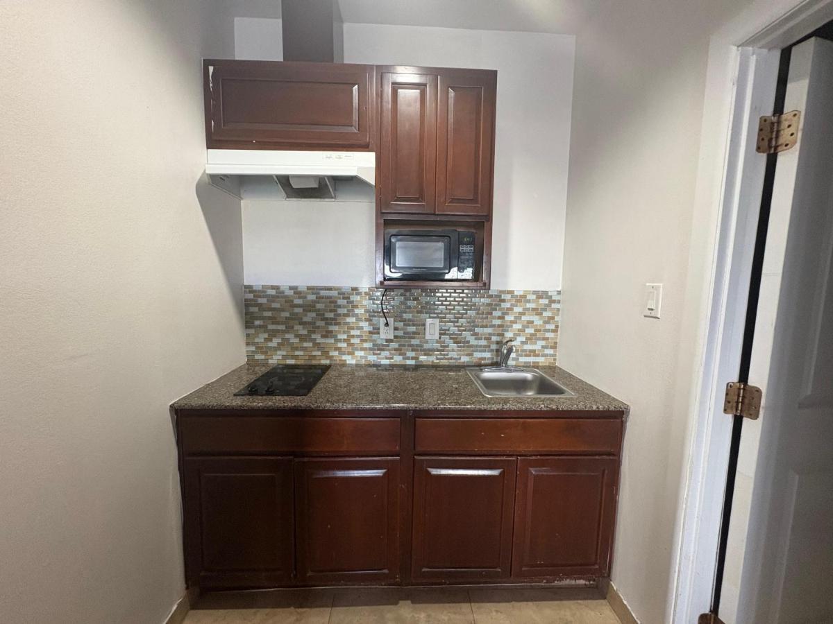 Westwood Inn Extended Stay Gonzales TX — photo 12