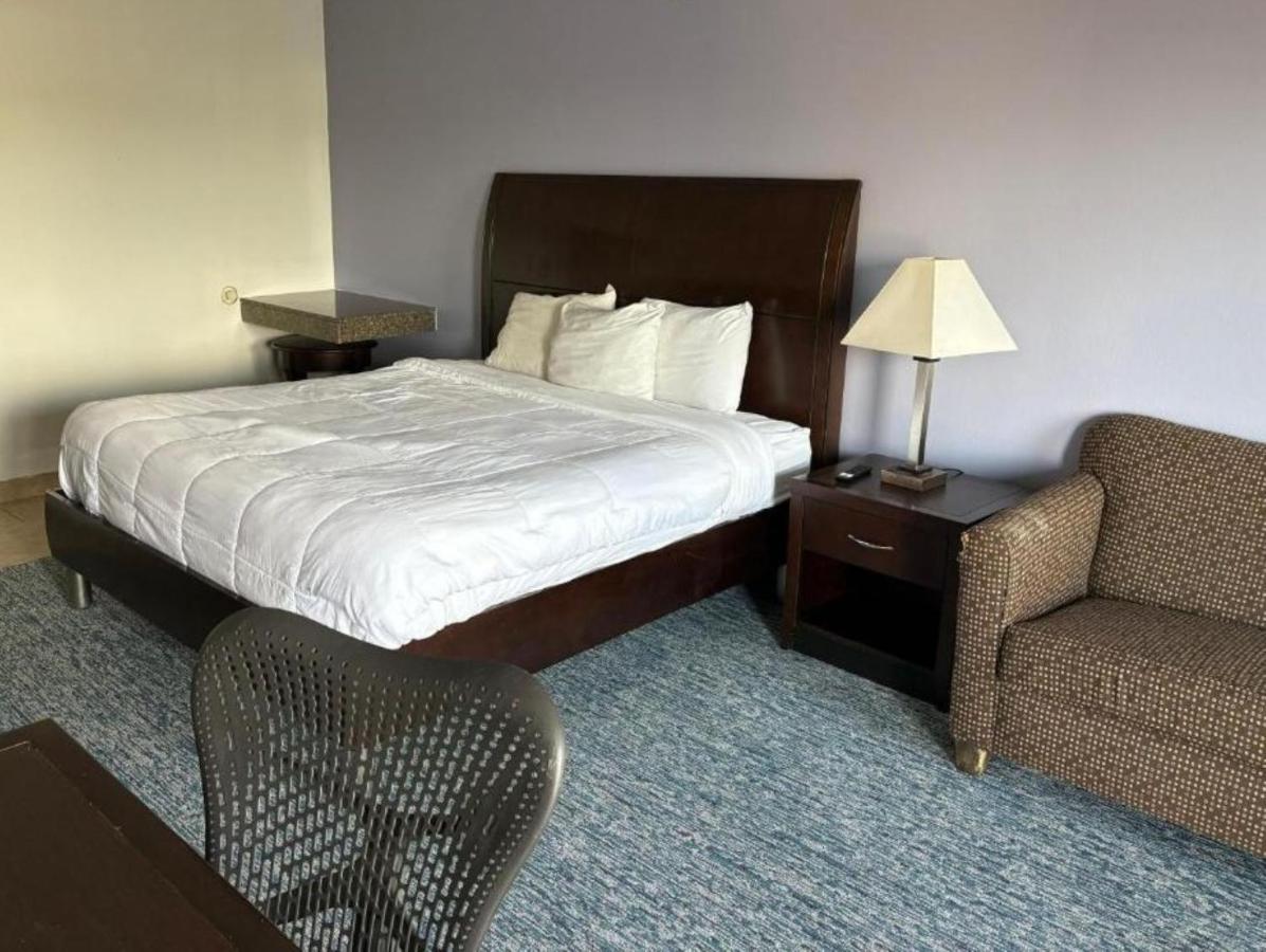 Westwood Inn Extended Stay Gonzales TX — photo 22