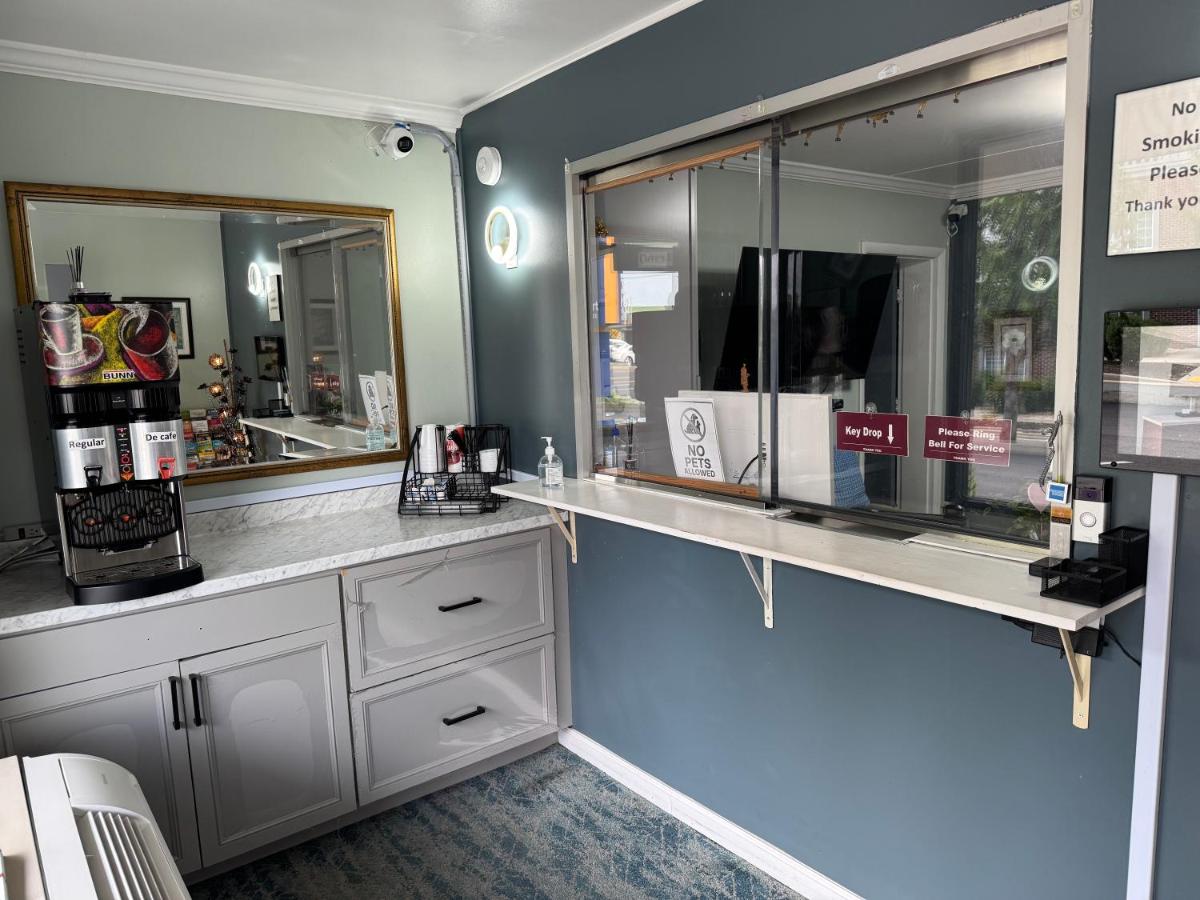 Budget Inn — photo 7