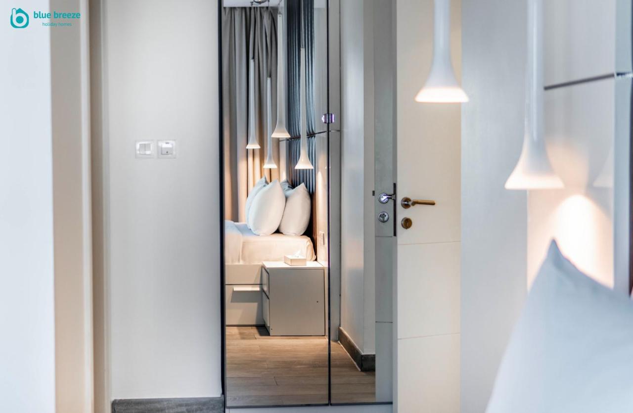 Blue Breeze - Stunning 1BR with Canal & Pool Views - 3