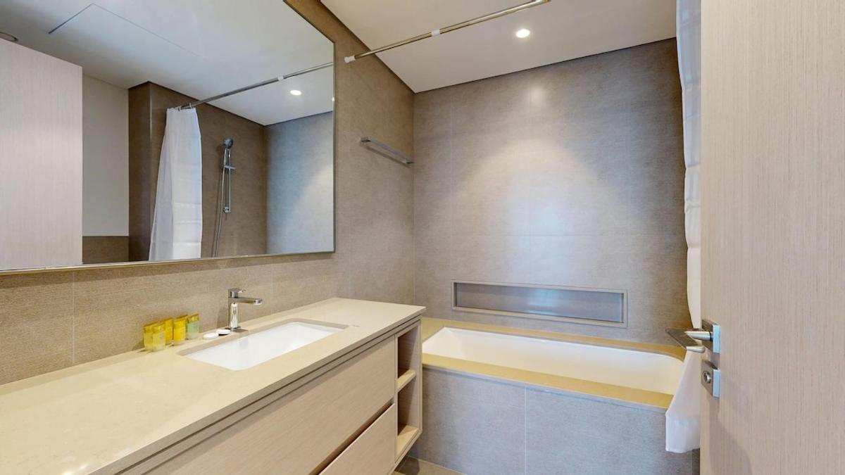 Panaromic Burj Khalifa View from Balcony - Luxury 2BR next to Dubai Mall - Like Homes - 3