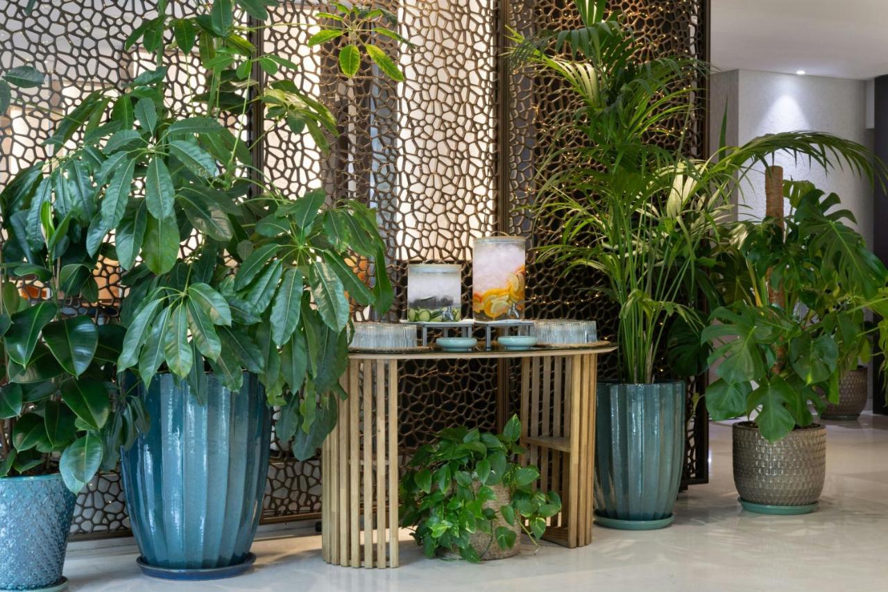 Renaissance Barcelona Hotel - 3