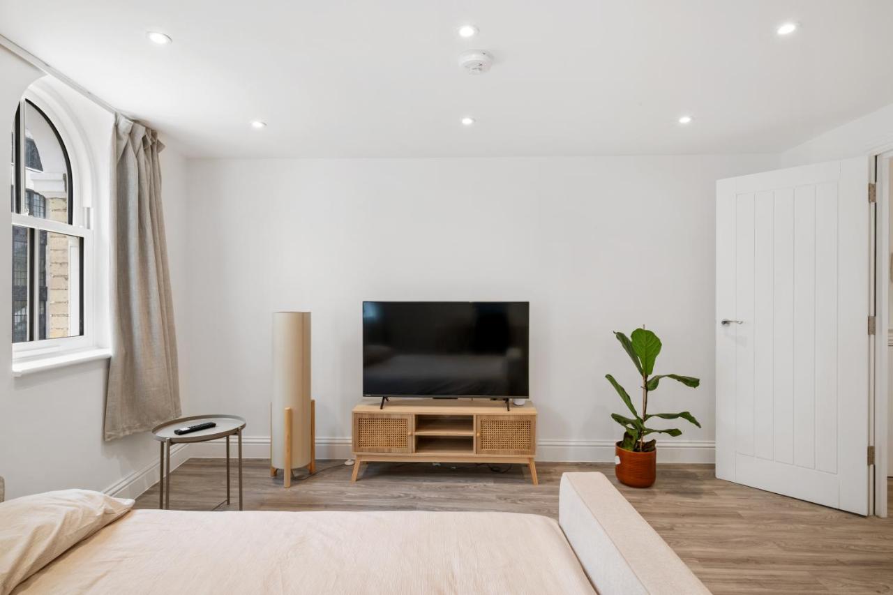 Prime Location Kensington Apartments - 5