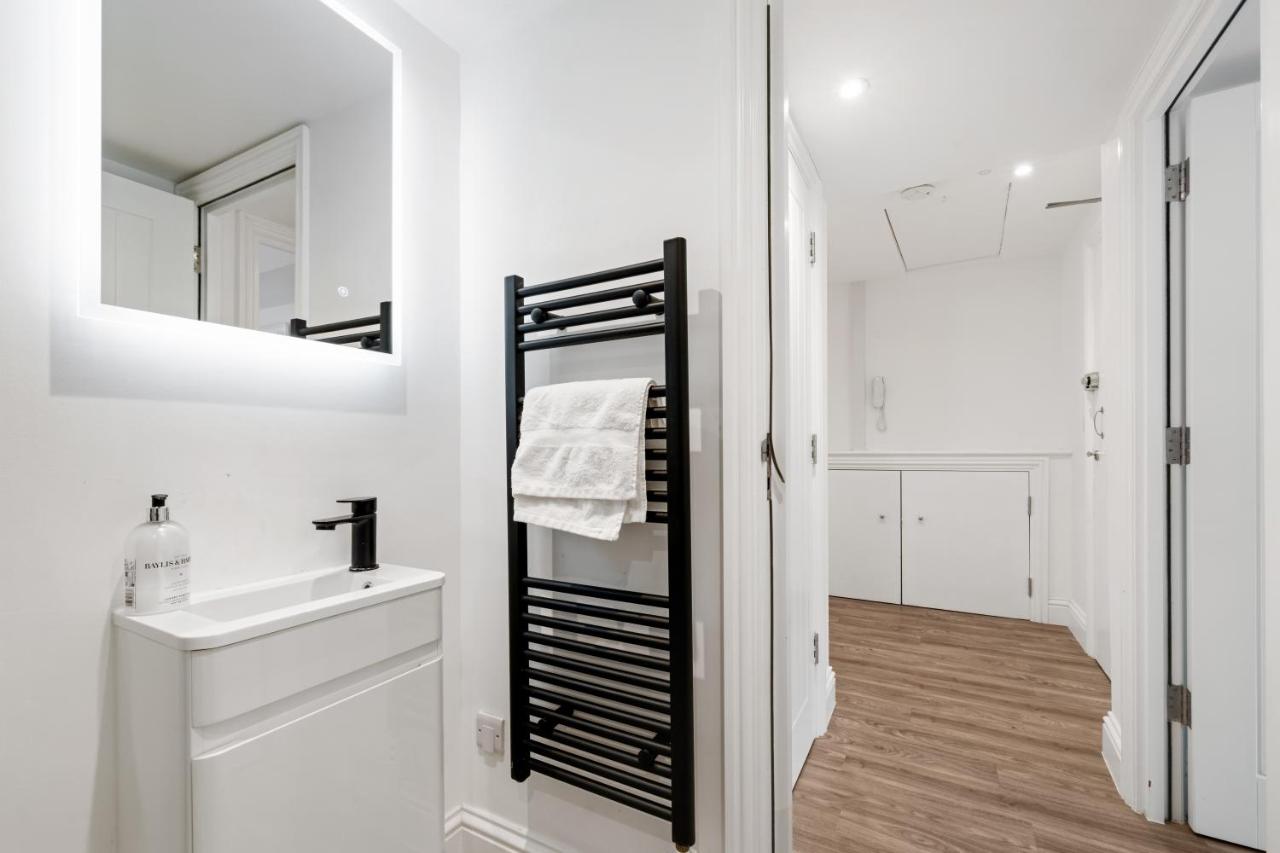 Prime Location Kensington Apartments - 3