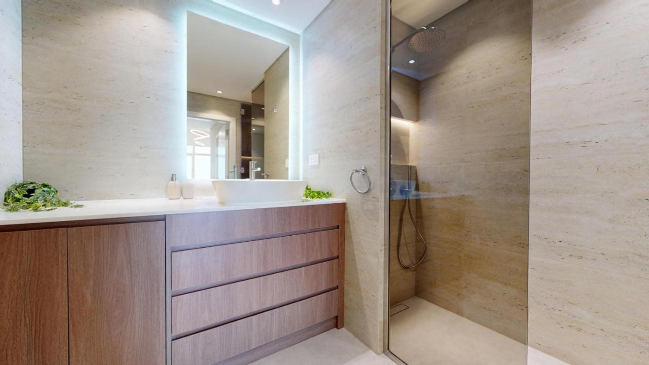 Vacationer Holiday Homes I Elegant 1 Bed l Sea Views l on The Palm with Private Beach - 3