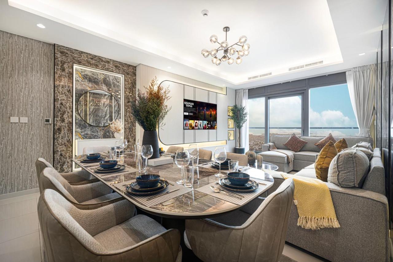 Dubai Scenic Infinity Pool with Burj Khalifa Views - 5