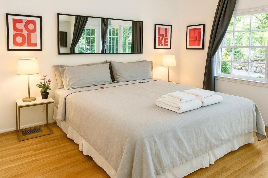 Enchanting Gated Hollywood Hills Oasis with Tranquil Treet-Top Views, Outdoor Living Room and Patio, Magical Zen Garden, Plus Free Garage in LA's Most Desirable Central Serene Area, Sleeps 6 - 2