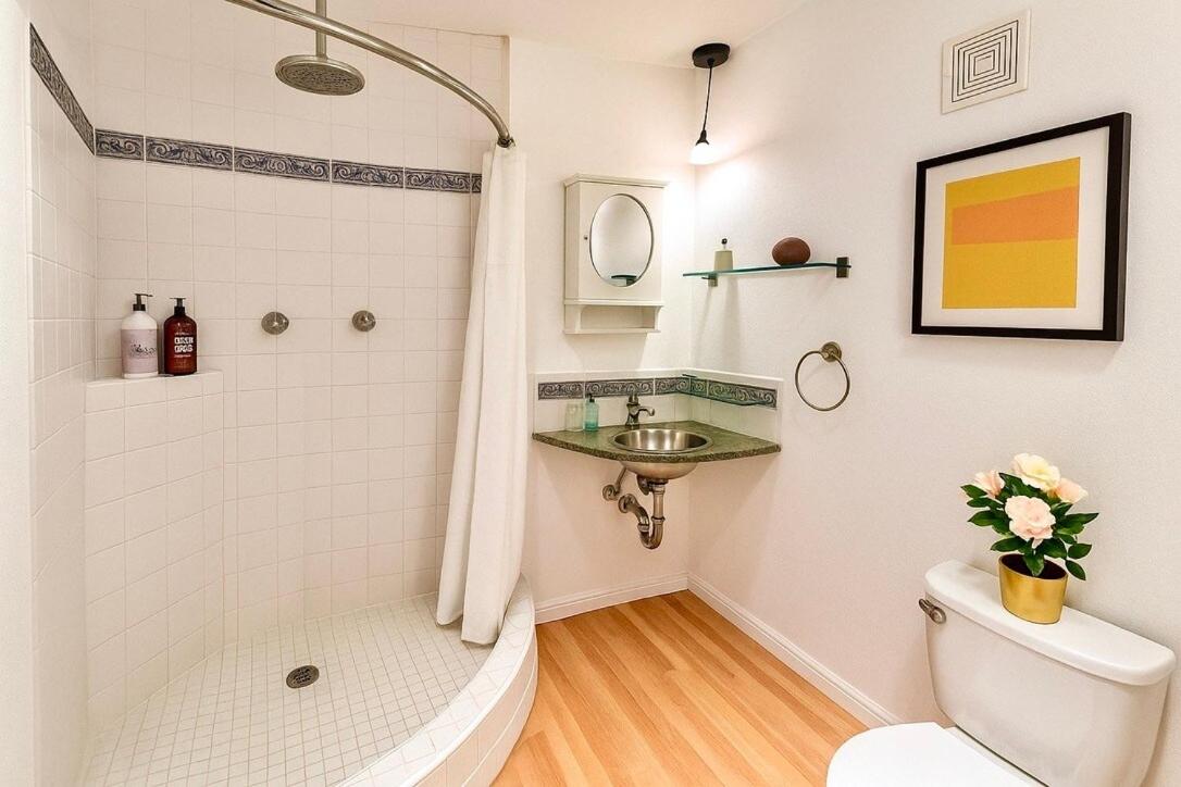 Enchanting Private Hollywood Hills Guest House with Tranquil Tree-Top Views, Magical Outdoor Living Room and Patio and Zen Garden, In LA's Most Desirable, Central, Serene Area and Only 2 Minutes from Hollywood Boulevard - 3
