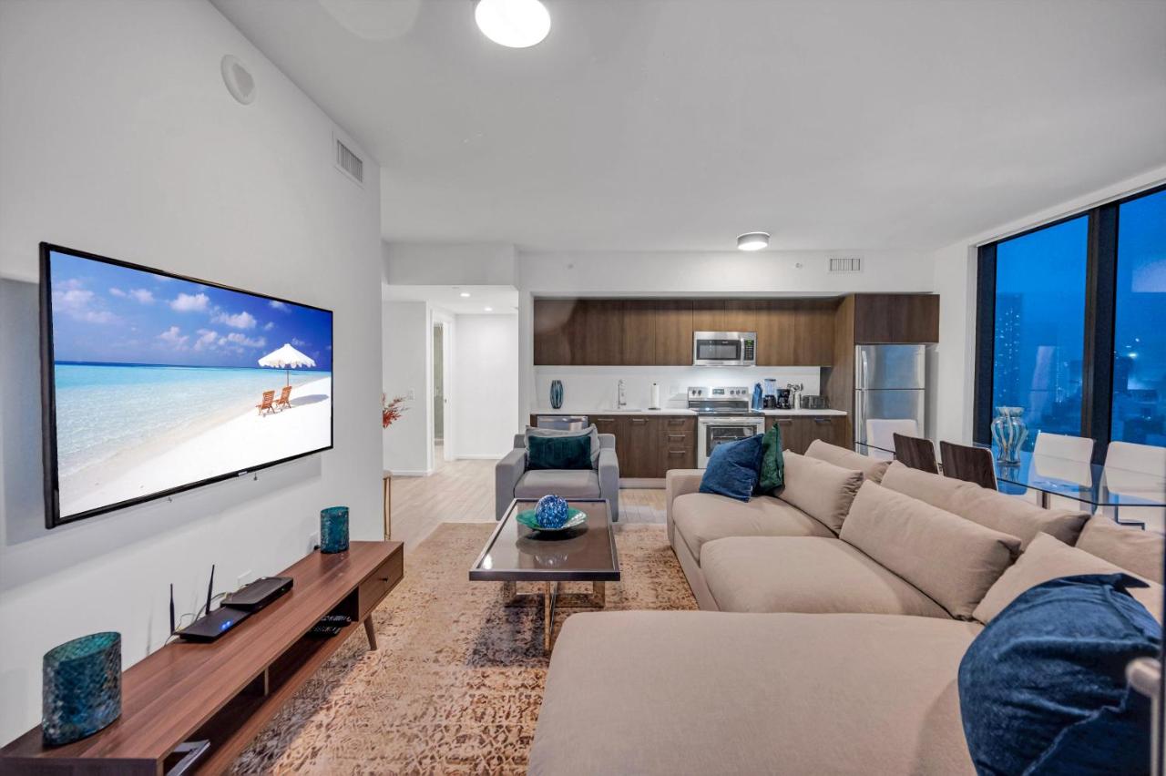 High Floor Unit Heart Of Miami with pool and gym - 5