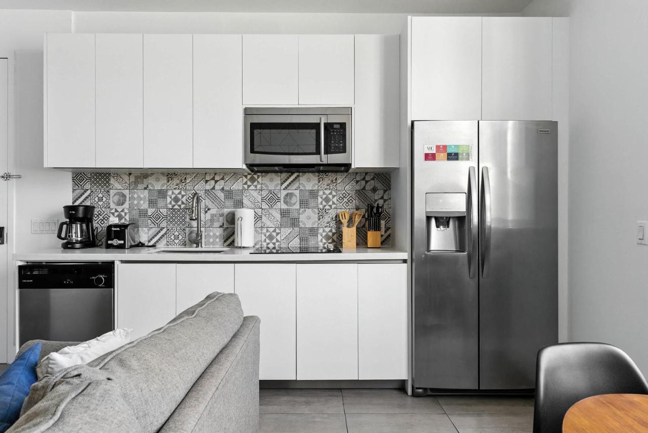 South Beach Stylish 2BR Retreat - 5