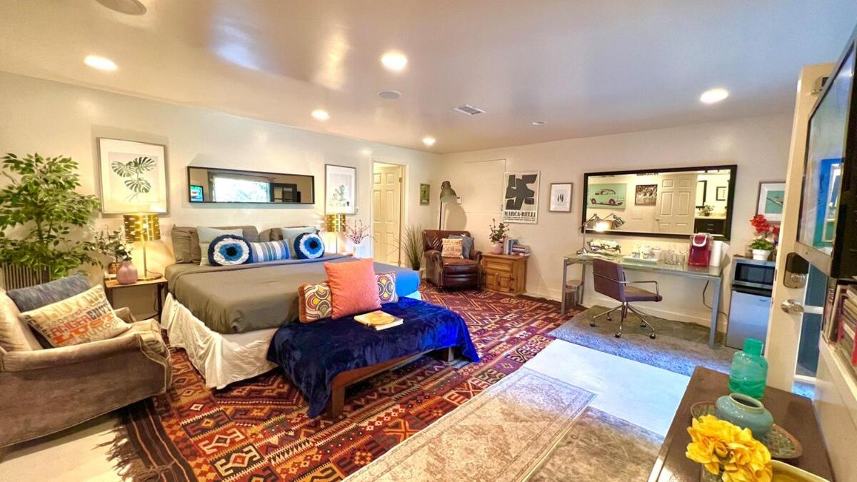 Hollywood Hills Spa Retreat Oasis with Tree Top Views, Private Jacuzzi Style Tub, Steam Room, Magical Half Acre Acre Garden and Patio, Free Parking for 2 cars, in LA's most Serene, Central Desirable Area - 4