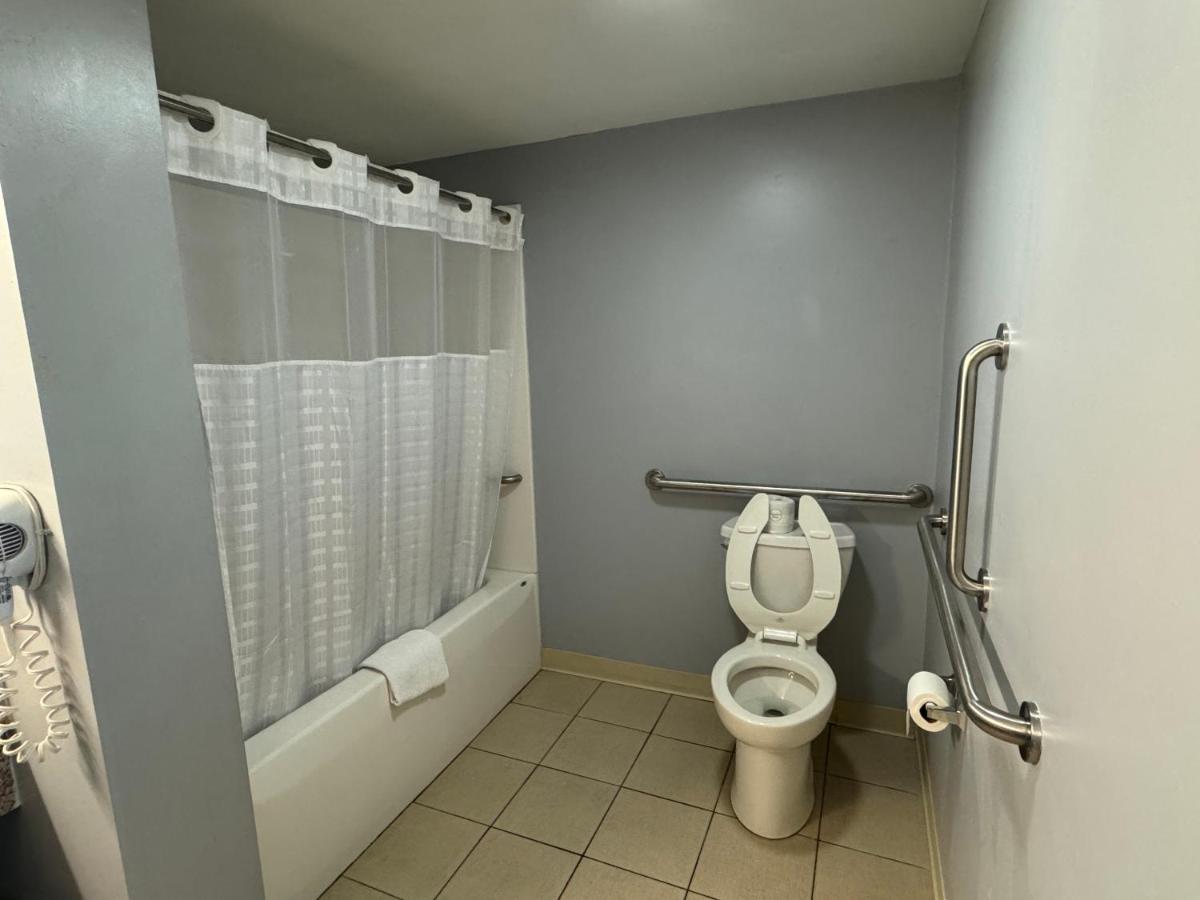 Budget Inn — photo 11