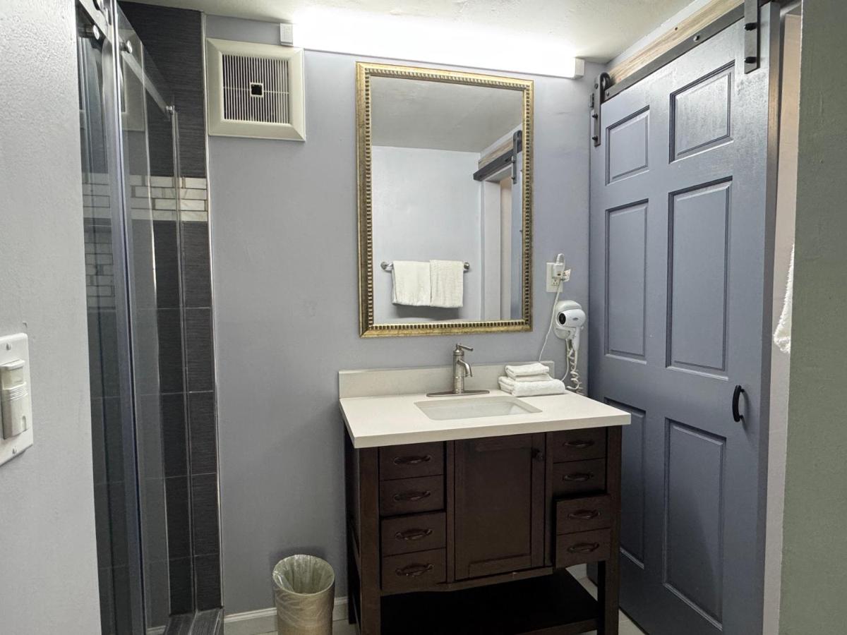 Budget Inn — photo 12