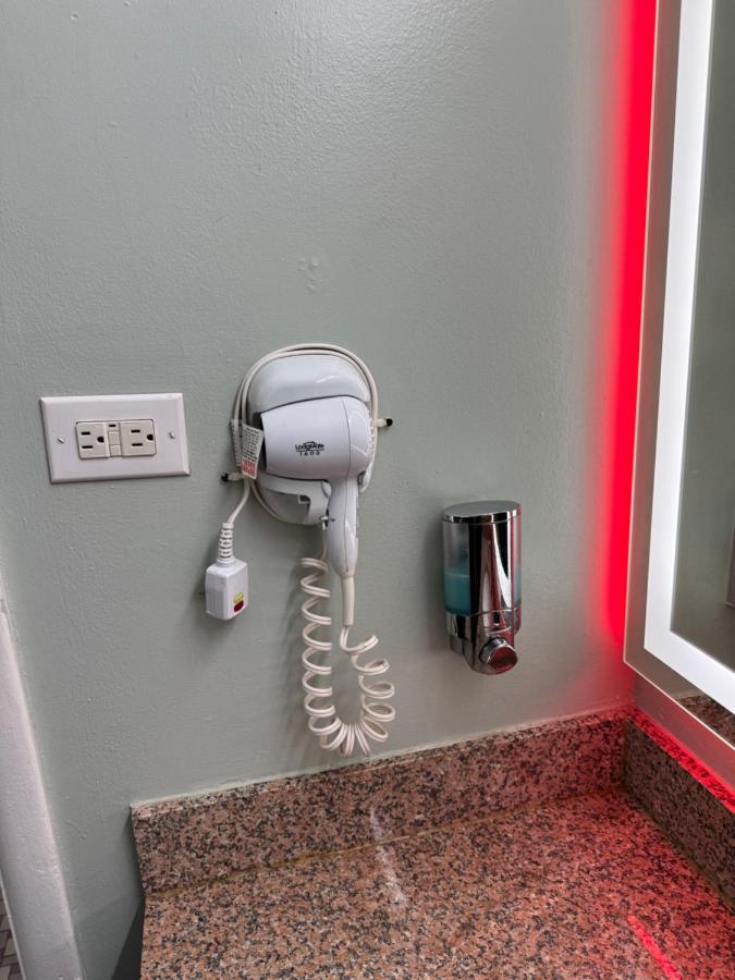 Budget Inn — photo 18