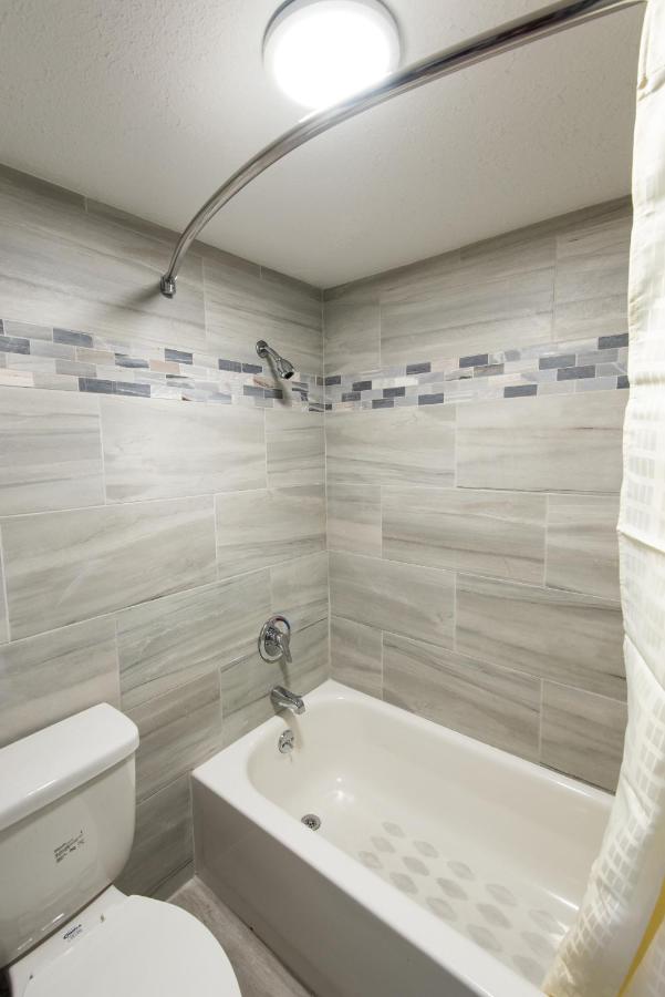 Regency Inn & Suites - 2