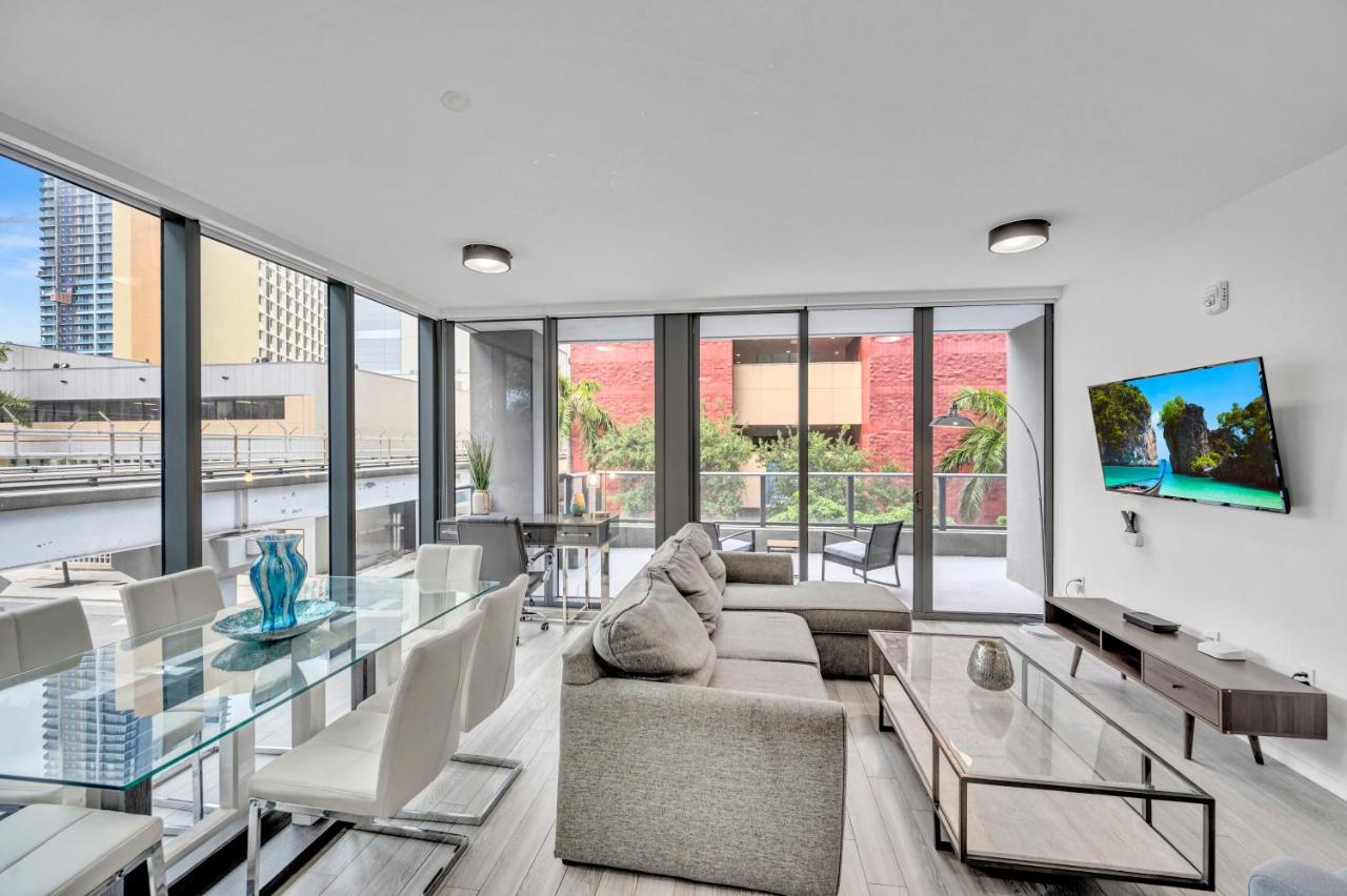 Amazing 3Beds 3Baths Corner Unit Downtown Miami - 2