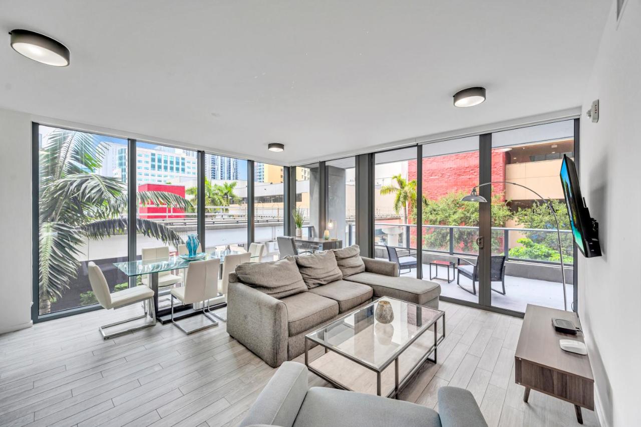 Amazing 3Beds 3Baths Corner Unit Downtown Miami