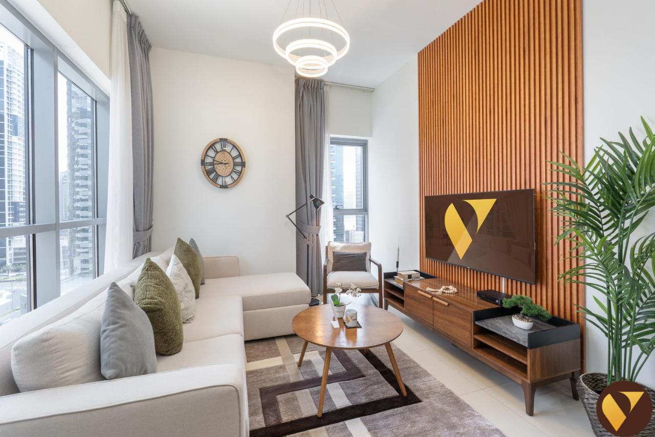 Vogue Vacation Homes, Downtown Bellevue Towers near Burj Khalifa and Dubai Mall, One Bedroom Apartment with City View, Full Access to all Amenities - 2