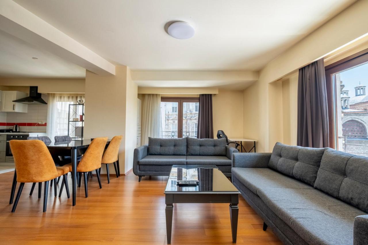 Spacious One Bedroom Apartment with View and Elevator - 4