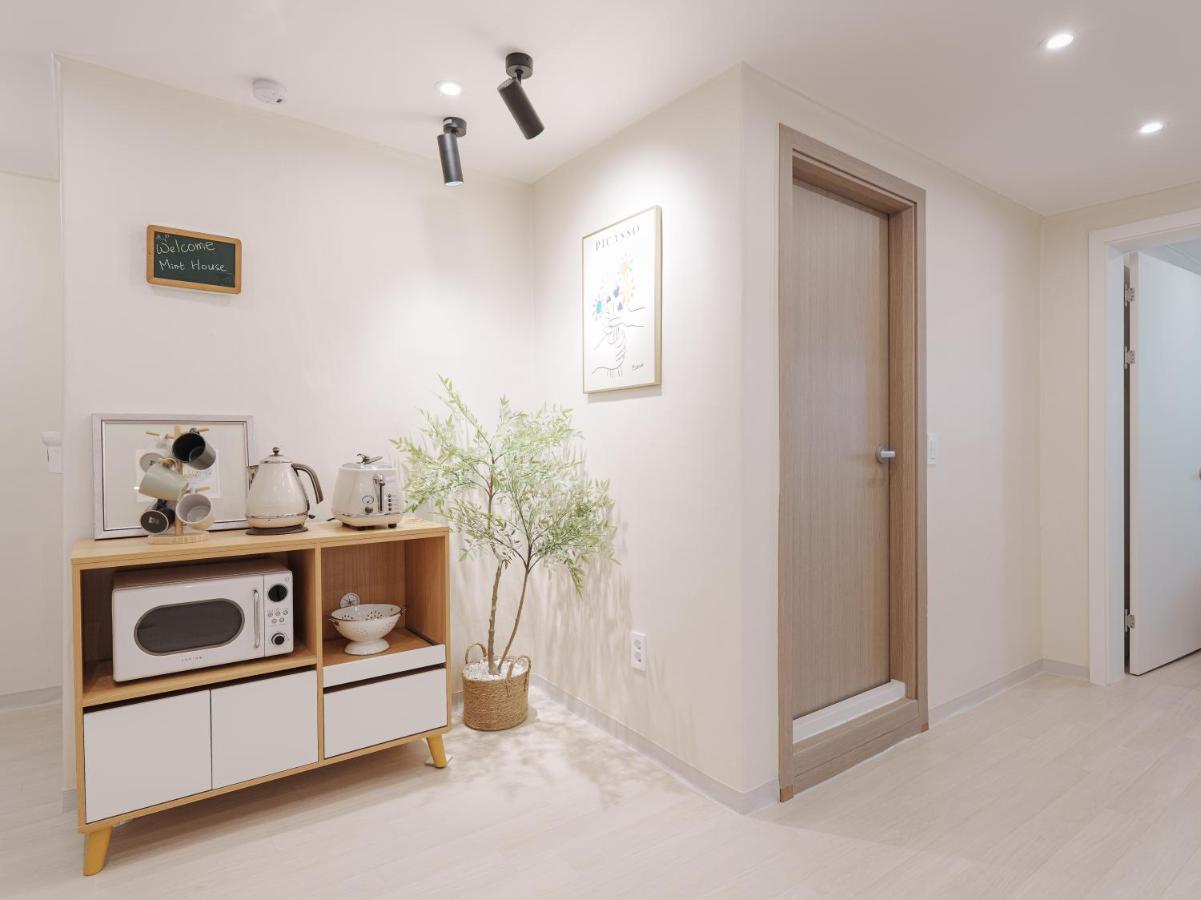 Mint House Hapjeong - 2