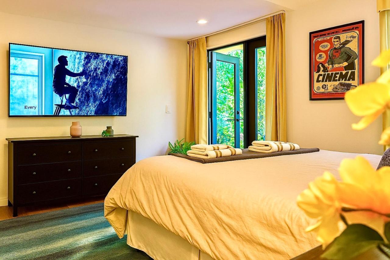 Chic Private Hollywood Hills Guest Suite Oasis with Tree-Top Views, Outdoor Living Room, Only 2 Minutes from Hollywood Boulevard - 5