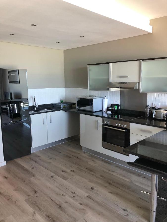 Infinity Self Catering Beachfront Apartment 302 - 5