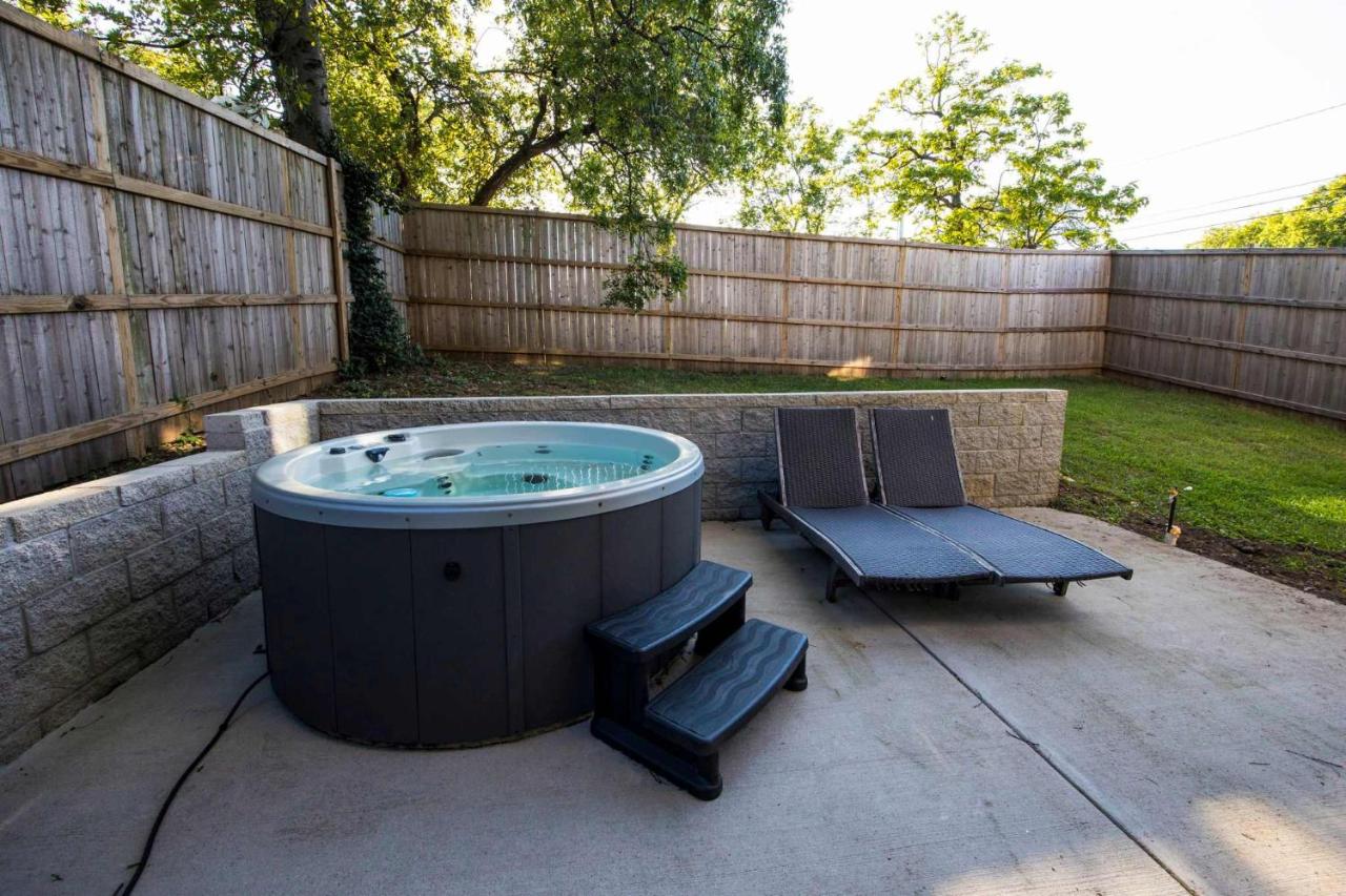 Modern Stunner 5 min to DT Hot Tub Rooftop Views - 4