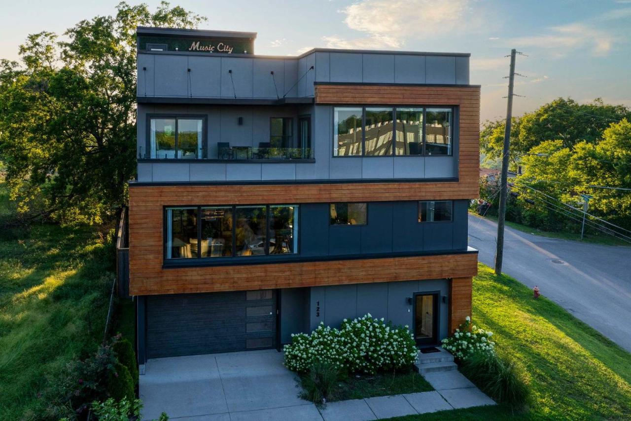 Modern Stunner 5 min to DT Hot Tub Rooftop Views - 2