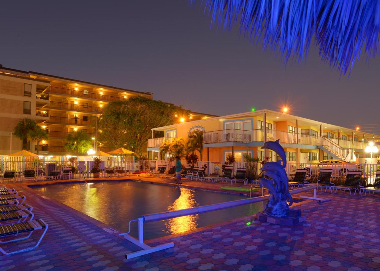 Heated swimming pool: Plaza Beach Hotel - Beachfront Resort