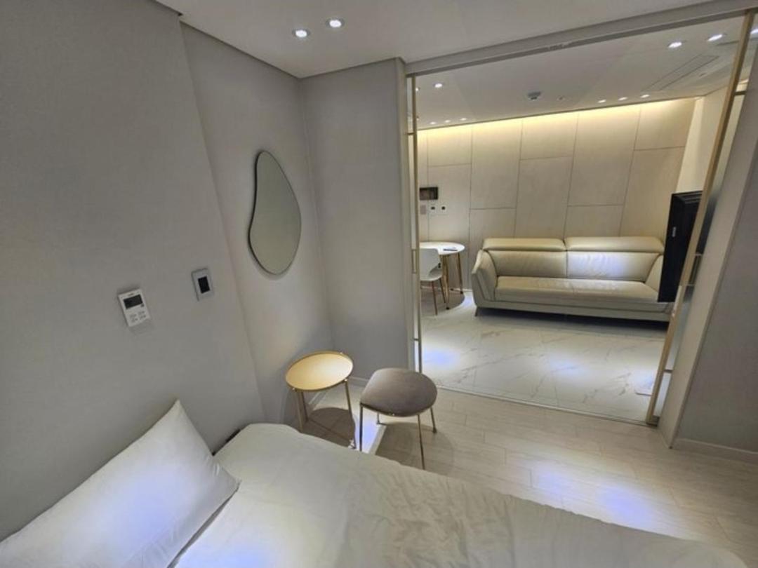 High End Luxury Room 2 - 2