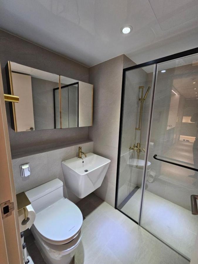 High End Luxury Room 2 - 3