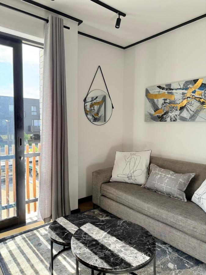 Modern Studio Apartment Nine Palms, Century City Walk to Canal Walk