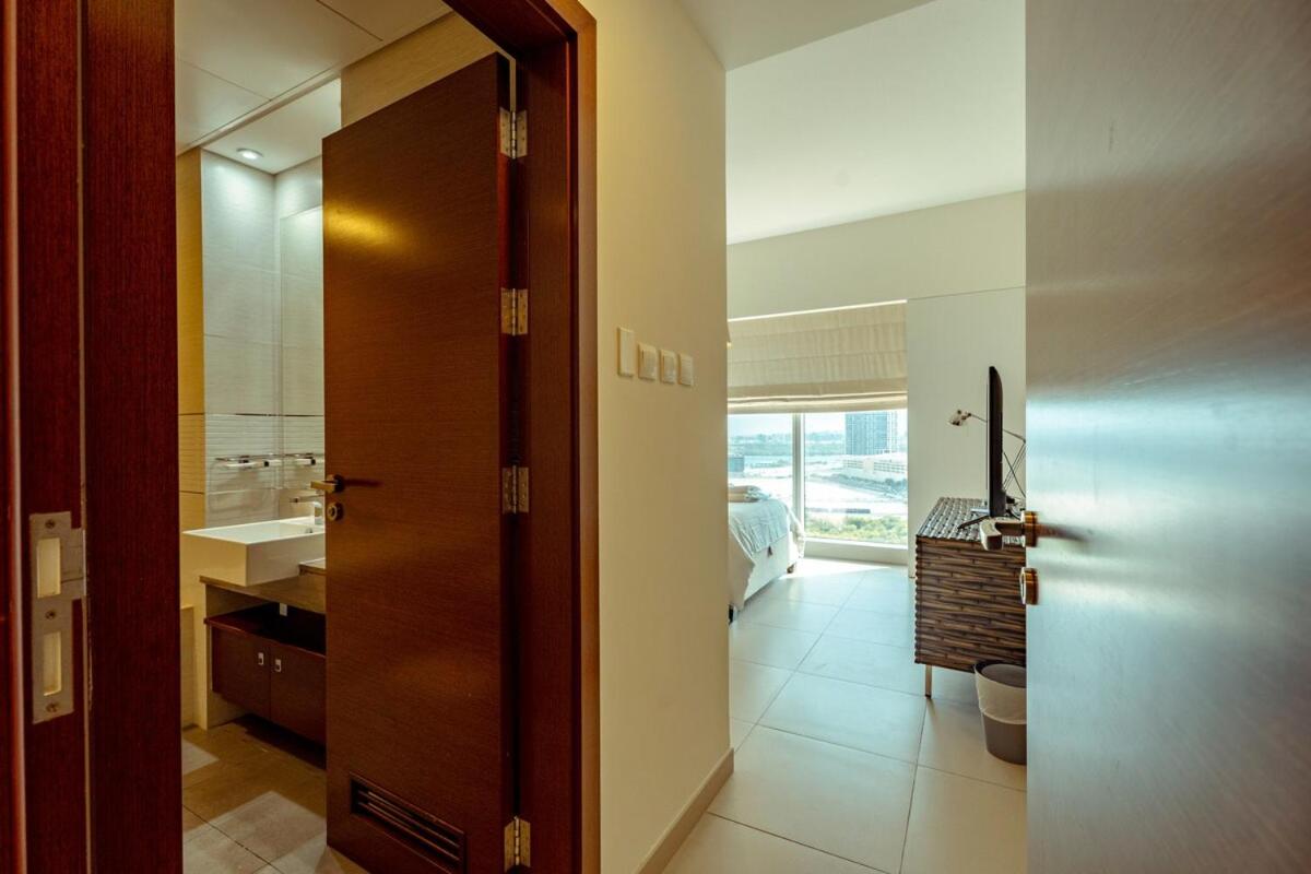 Stylish 1BR Sleeps 4 Gate Tower, Reem Island - 3