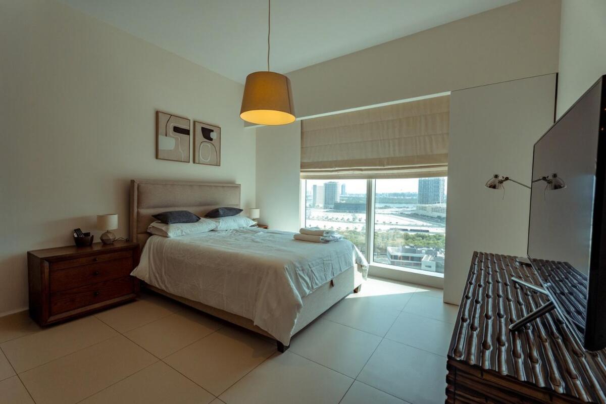 Stylish 1BR Sleeps 4 Gate Tower, Reem Island - 2
